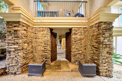 Castle in Ferny Creek with Pool