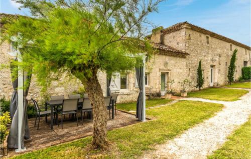 Peldbaseins, Beautiful Home In Beauville in Beauville