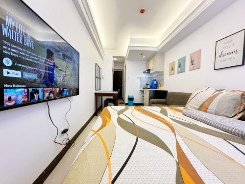 King Bed Suite at Pine Crest #T3-439 near Mall, Manila