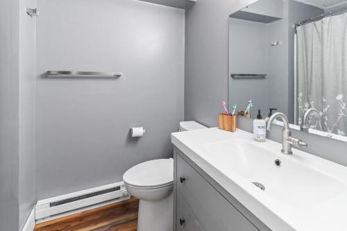 Mountain Crest 3 Studio Near Slopes And Shuttle Bus WiFi Gated Parking in Snowshoe, USA