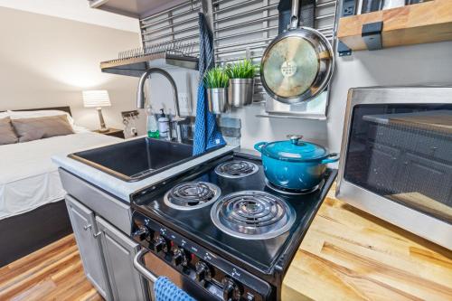 Mountain Crest 3 Studio Near Slopes And Shuttle Bus WiFi Gated Parking in Snowshoe, USA
