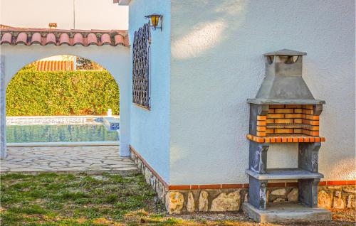 Three-Bedroom Holiday Home in Miami Platja - image 10