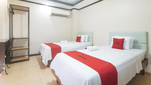 Twin Room image 10