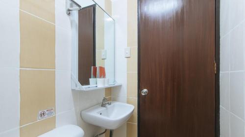 Standard Double Room image 10