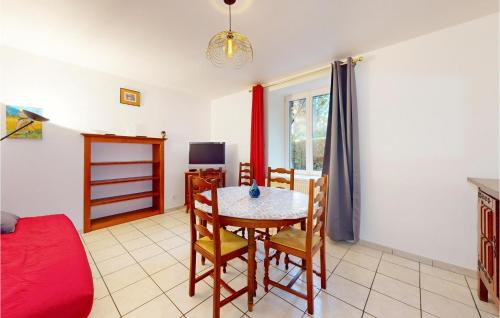 Stunning Apartment In Trouvans With Wifi in 蒙東