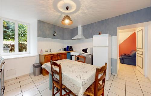 Konyha, Nice Apartment In Trouvans With Wifi in Mondon