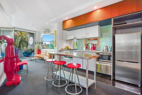 Stylish St Kilda Stay Minutes to the Beach