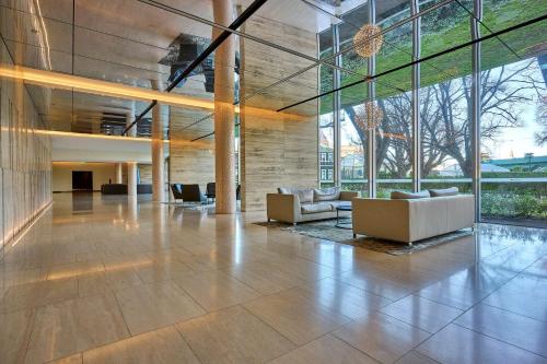 Lumina Bluewater Stay - Coastal Views & Tranquil Surroundings in St. Kilda Road