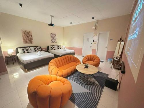 Loveable Home 4 Bedroom Mount Austin JB Loveable Home 4 Bedroom Mount Austin JB