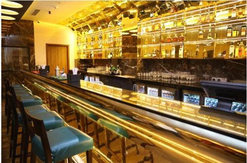 Bar/lounge, SRM Hotel Maraimalai Nagar Chennai in Chengalpattu