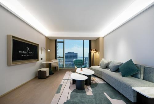 Executive King Suite image 9