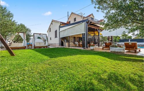 Viesnīcas āriene, Lovely Home In Unesic With Sauna in Unešić