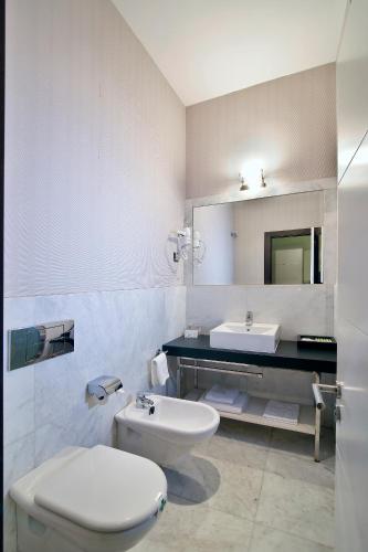 Alhambra Suites - image 10