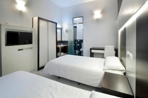 Alhambra Suites - image 6