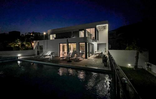 Amazing home in Finestrat w/ Outdoor swimming pool WiFi and Outdoor swimming pool - image 12