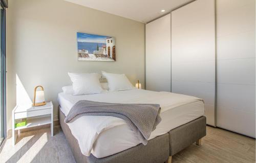 Amazing home in Finestrat w/ Outdoor swimming pool WiFi and Outdoor swimming pool - image 10