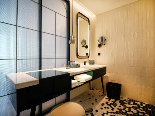 Deluxe King Room room in Renaissance Qingdao Hotel