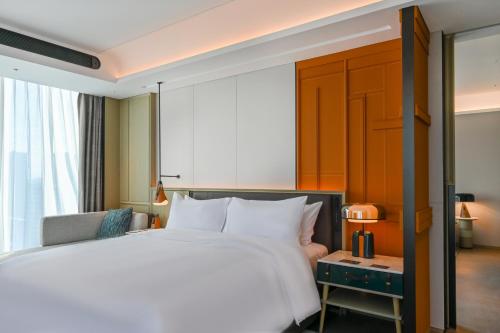 Executive King Suite room in Renaissance Qingdao Hotel