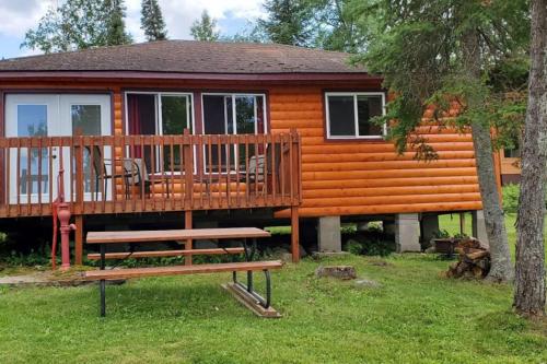 Exterior view, Spacious 3 Bedroom Whitetail Cabin In Voyageurs National Park in International Falls (MN)