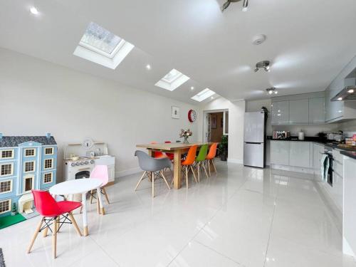 Luxury Central Windsor 5 Bed Home, Parking, Private Garden - Windsor Castle View, Legoland, Ascot, Heathrow Airport, Windsor (foto 11)