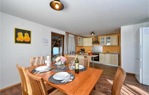 Kitchen, Lovely Home In Kupinovac in Leticani