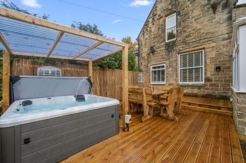 Pezsgőfürdő, Relax at Little Hawkcliffe in Steeton