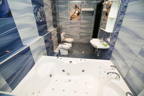 Hanzer Hotel - image 11