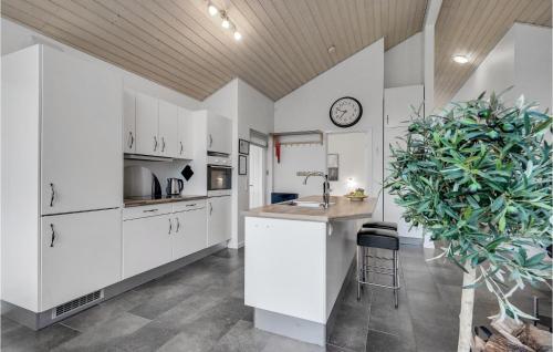 Kitchen, Holiday Home Kronvildtvej Brovst I in Brovst