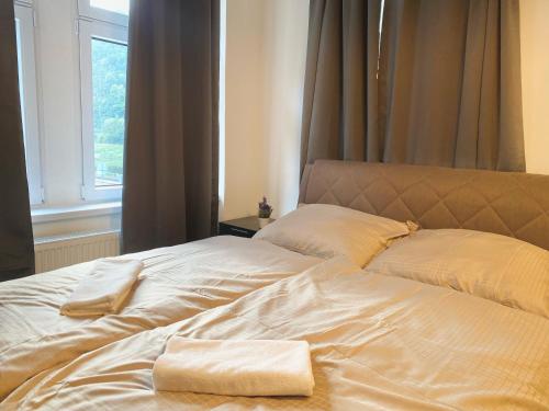 1 double bed, 1 twin bed