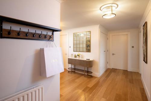 Monarch House - Serviced Apartments - Kensington - image 5