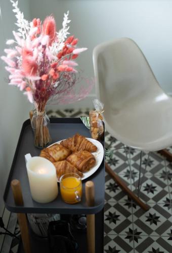 Romantic Artist Room Montmartre Bed & Breakfast - image 13