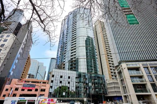 Discover Melbourne from a Stylish City Retreat - image 2