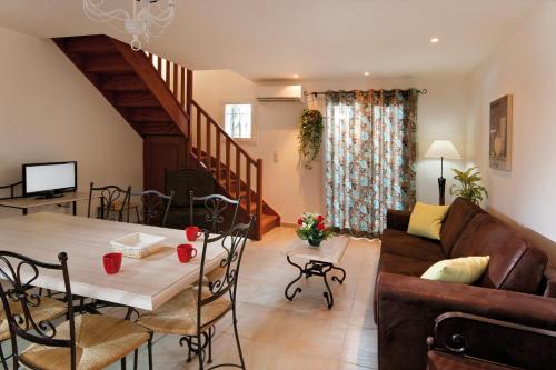 2 bedrooms, 4 beds