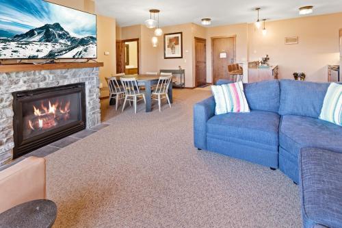 Soaring Eagle 303 Next To Slopes Underground Parking Hot Tubs Locker in Snowshoe, USA