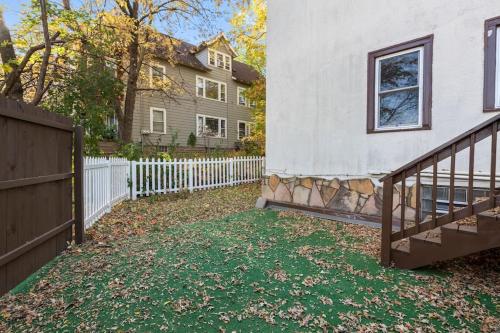 Minneapolis University DT 4 Bed, Garage BBQ, Patio Pets in Minneapolis, USA