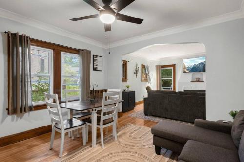 Minneapolis University DT 4 Bed, Garage BBQ, Patio Pets in Minneapolis, USA