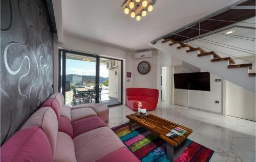 4 Bedroom Stunning Home In Kostelj