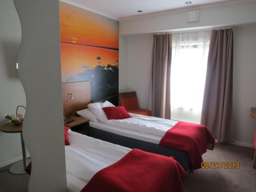 2 twin beds