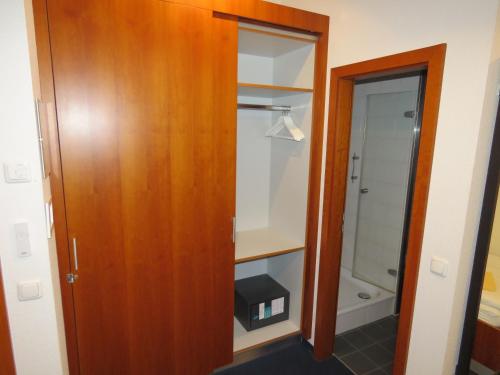 Standard Single Room image 7