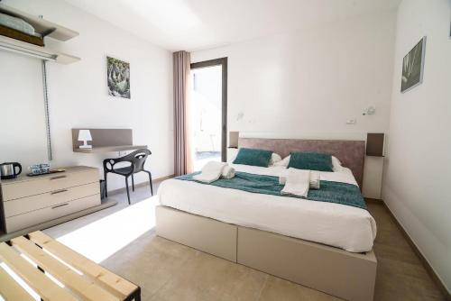 2 twin beds