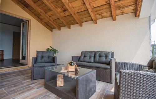 кухня, Five-Bedroom Holiday Home In Vinjani Donji in Donji Vinjani