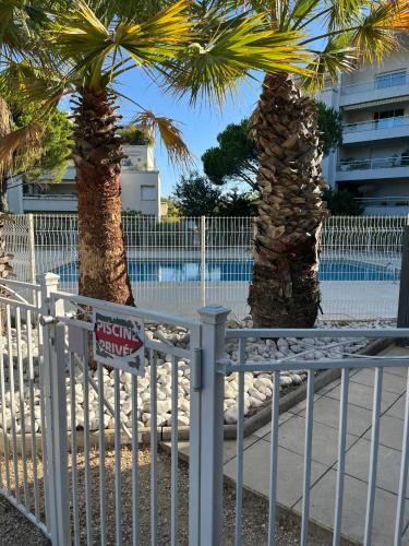 Swimming pool, Appartement T2, 55M2, meuble, piscine in Baumettes