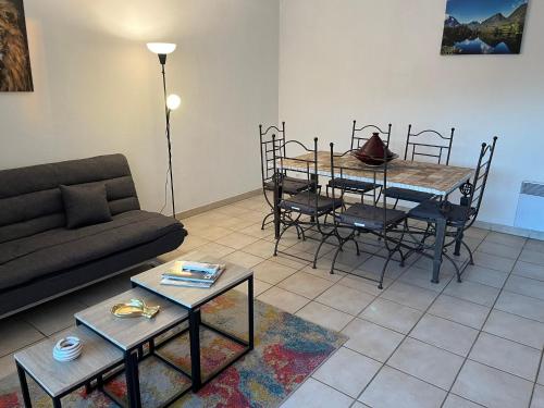Facilities, Appartement T2, 55M2, meuble, piscine in Baumettes