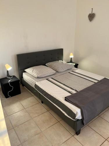 Appartement T2, 55M2, meuble, piscine in Baumettes