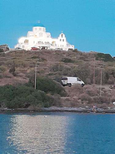 Το πέτρινο 2 (Το πετρινο 2) in Mikrolimano