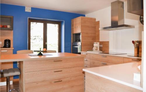 kuchyně, Lovely Home In Marcillac-Saint-Quenti in Marcillac-Saint-Quentin