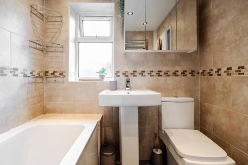 Three Bedroom House by Brookland Stays Serviced Accommodation Short Lets Manchester with Free WiFi, Manchester (fotografie 8)