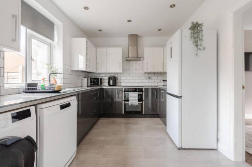 Three Bedroom House by Brookland Stays Serviced Accommodation Short Lets Manchester with Free WiFi, Manchester (fotografie 4)