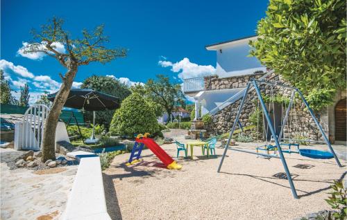 bazen, Three-Bedroom Holiday Home In Imotski in Donji Vinjani