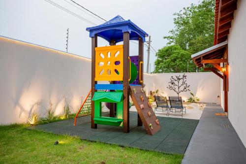 Amarelo Casa em Bonito in 雅爾丁福莫蘇